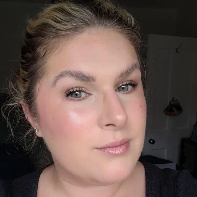 Dewy, glowy summer makeup