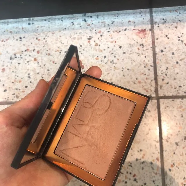 The Laguna bronzer for the sun kissed look 😍